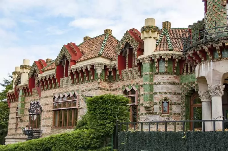 capricho de Gaudí en comillas