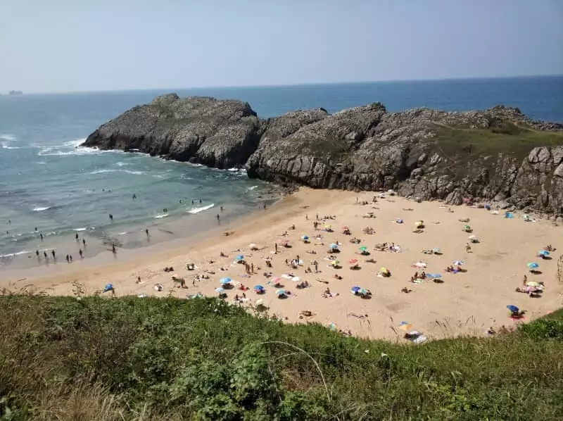 playa de somocuevas en cantabria