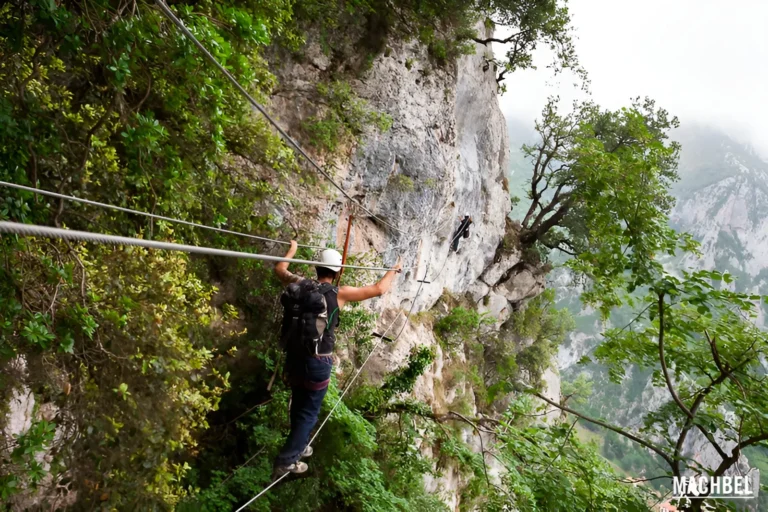 Puente Tibetano En Cantabria