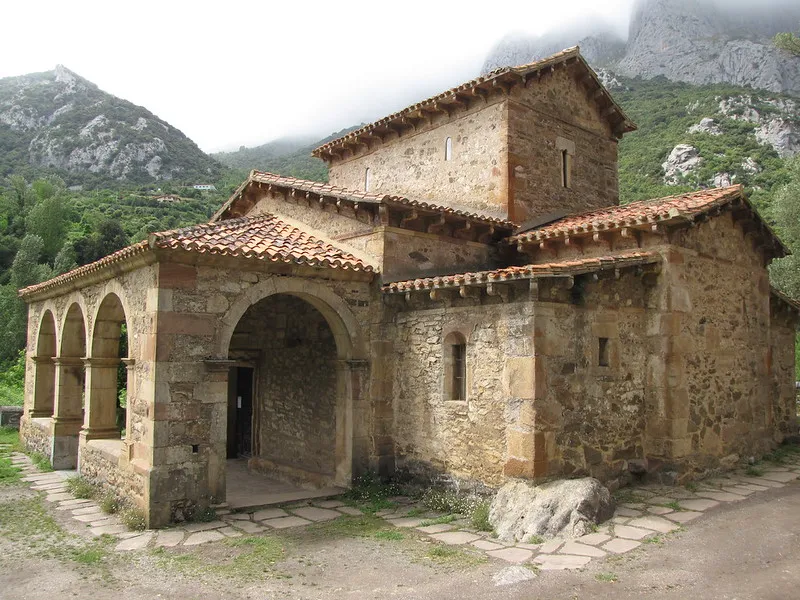 Iglesia De Santa María De Lebeña 